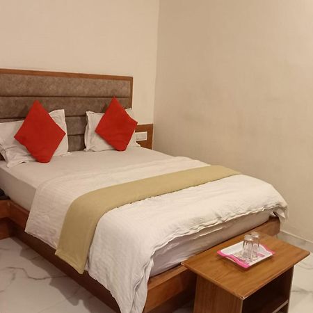 Hotel New Lake View Ahmedabad Buitenkant foto