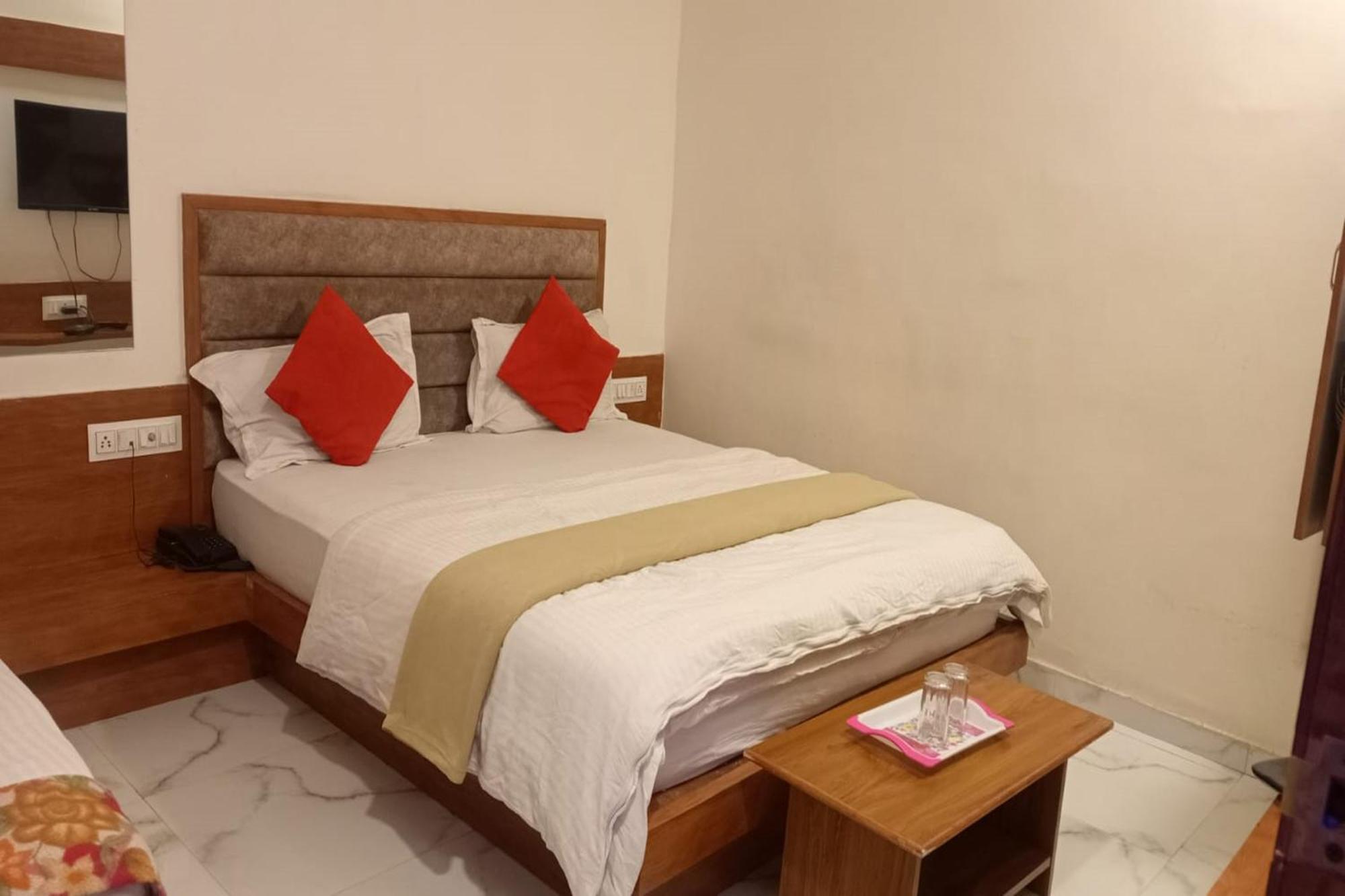 Hotel New Lake View Ahmedabad Buitenkant foto