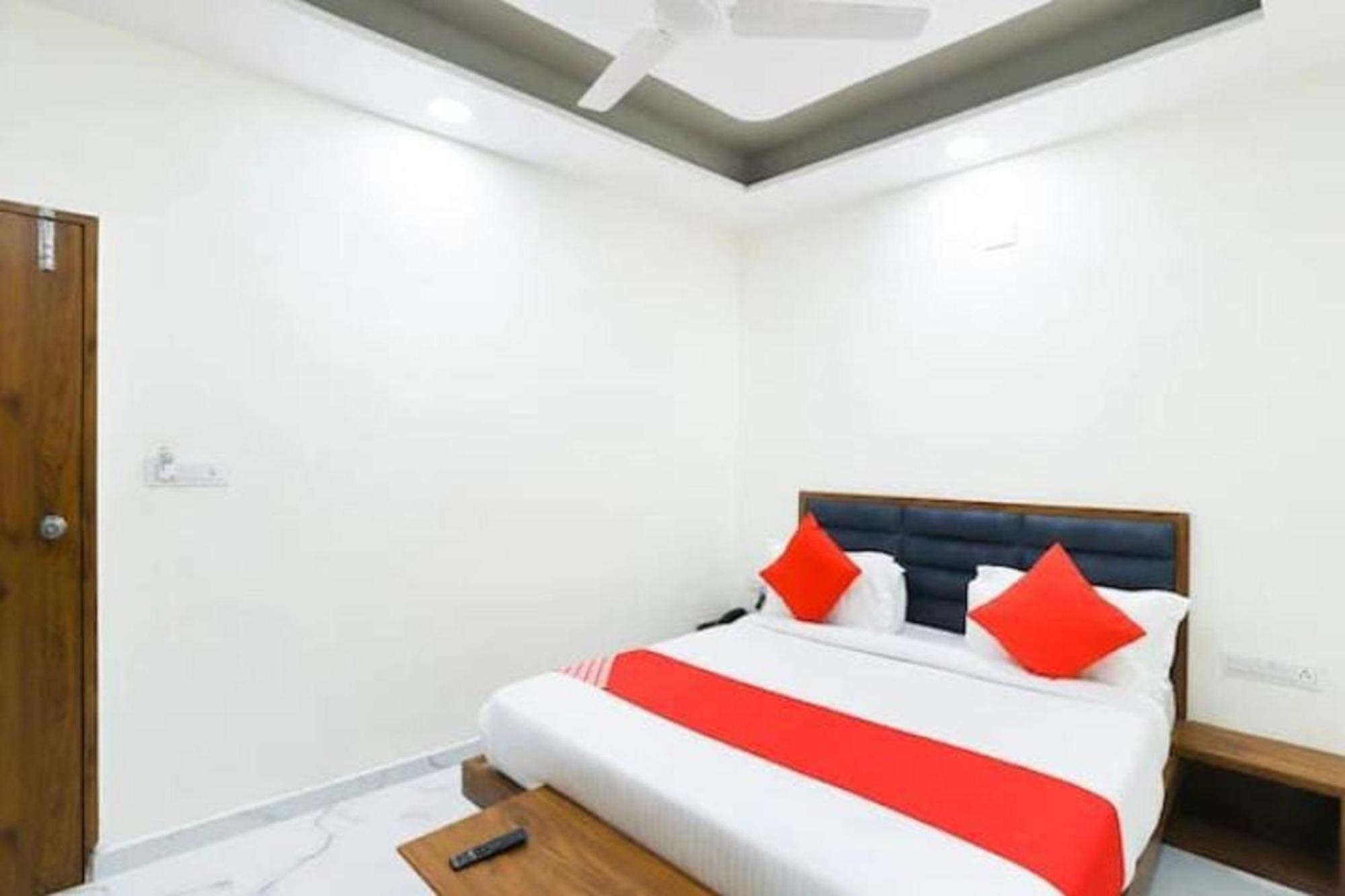 Hotel New Lake View Ahmedabad Buitenkant foto