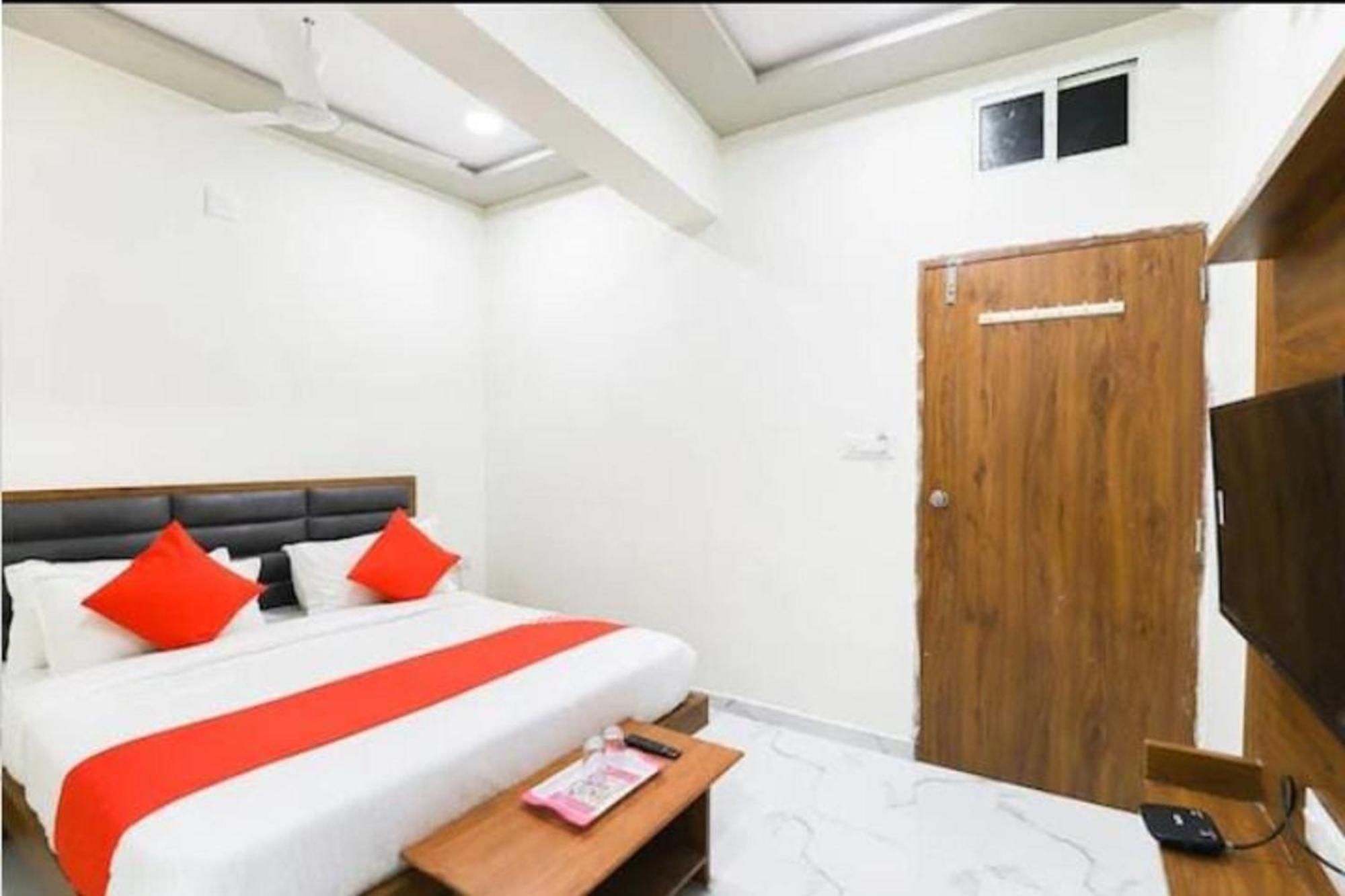 Hotel New Lake View Ahmedabad Buitenkant foto